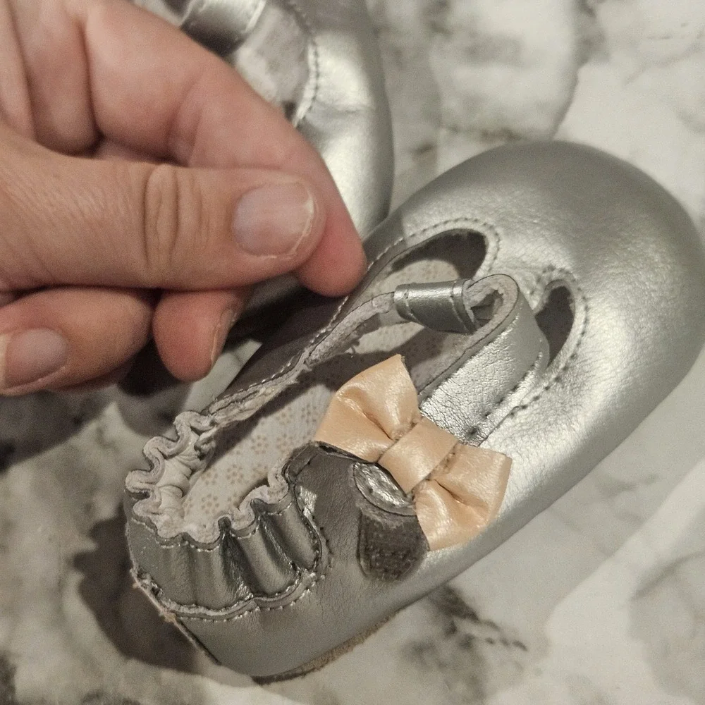 Robeez Baby Girl Crib Shoes 3-6 Months‎ Silver Pink Bow Easter Church Dress